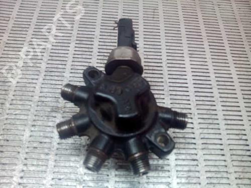 Used Injection rail Injection rail 1858184 1858184