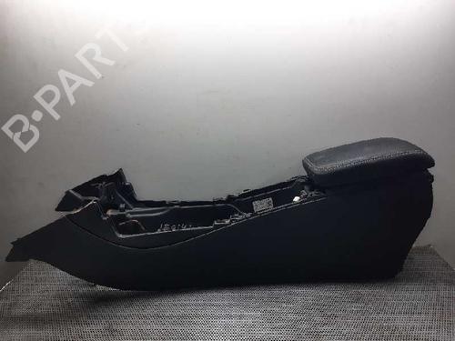 Used Armrest / Center console MERCEDES-BENZ GLA-CLASS (X156) GLA 180 (156.942) (122 hp) 7152132