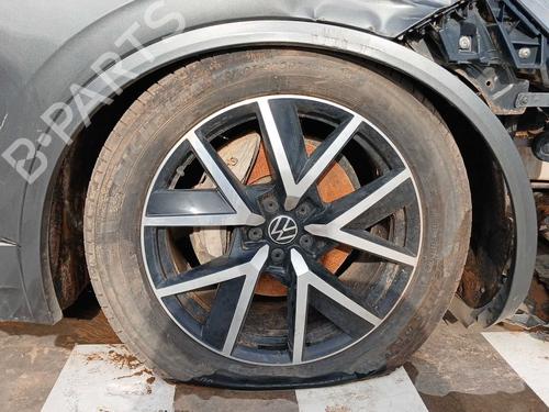 hjre-fortil-skrm-liste-vw-touareg-cr7-rc8-2017-39537995 main image