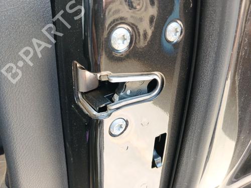 rear-right-lock-infiniti-qx30-2016-36694577 main image