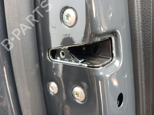 Venstre bagtil lås Venstre bagtil lås KIA SPORTAGE V (NQ5) 1.6 T-GDI MHEV (160 hp) 34265565 34265565