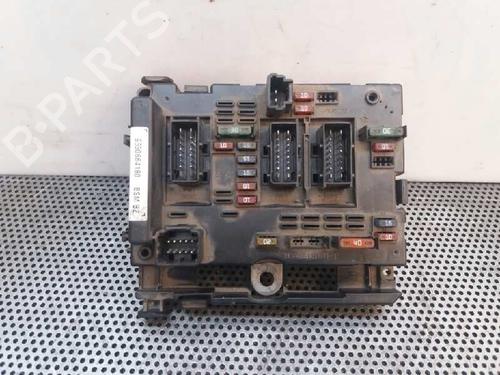 Used Fuse box Fuse box 4039310 4039310