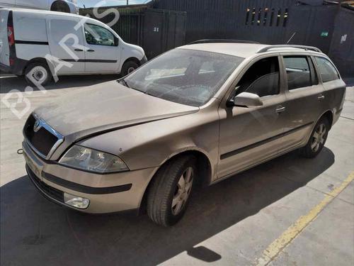 Left mirror SKODA OCTAVIA II Combi (1Z5) 2.0 TDI | BP31131772C26 