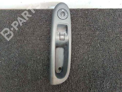 Used Right front window switch Right front window switch RENAULT CLIO III (BR0/1, CR0/1) 1.2 16V (BR02, BR0J, BR11, CR02, CR0J, CR11) (75 hp) 6707777 6707777