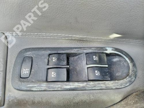 Fuse box RENAULT MEGANE II Saloon (LM0/1_) 1.9 dCi (LM0G, LM1G, LM2C) | BP10917954E1  - Image 8