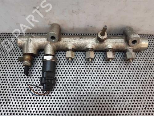 Used Injection rail Injection rail OPEL ASTRA H (A04) [2004-2014] 5857830 5857830