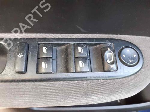Fuse box PEUGEOT 307 (3A/C) 2.0 HDi 110 | BP29865522E1