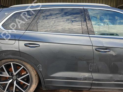 dr-hjre-bagtil-vw-touareg-cr7-rc8-2017-39537990 main image