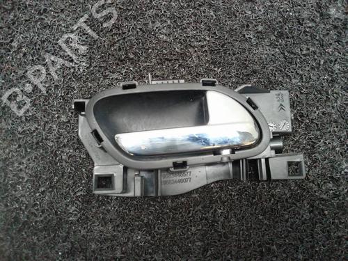 Used Rear right interior door handle Rear right interior door handle 8404826 8404826