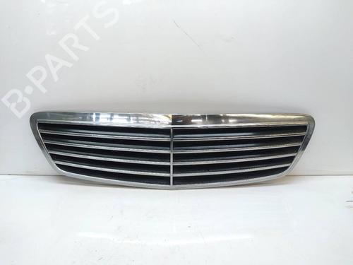 Used Grille MERCEDES-BENZ S-CLASS (W220) S 320 CDI (220.026, 220.126) (197 hp) 13951567
