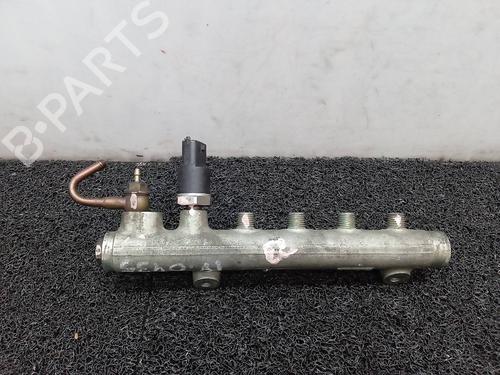 Used Injection rail Injection rail 2130136 2130136