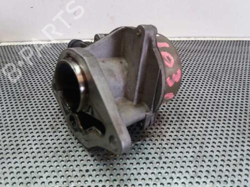 Used Vacuum pump RENAULT MEGANE II (BM0/1_, CM0/1_) 1.5 dCi (BM02, BM13, BM2A, CM02, CM13) (101 hp) 2300661