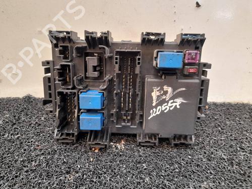 Used Fuse box Fuse box 10165941 10165941