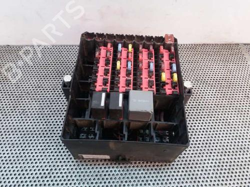 Used Fuse box Fuse box 1666318 1666318