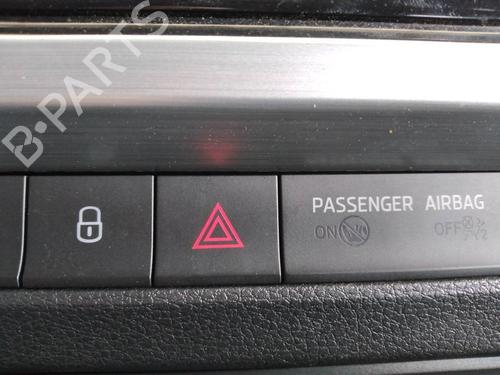 Used Warning switch Warning switch SKODA FABIA III (NJ3) 1.0 TSI (95 hp) 17681379 17681379