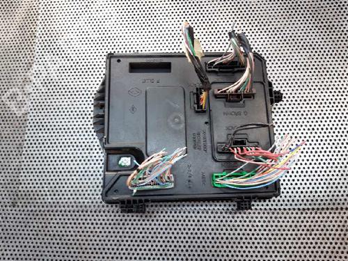 Used Fuse box RENAULT MEGANE III Hatchback (BZ0/1_, B3_) 1.6 16V (BZ1B, BZ1H) (110 hp) 4940160