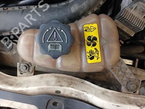 ekpansionstank-nissan-nv200-van-2010-39612912 main image