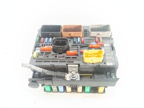 Used Fuse box Fuse box PEUGEOT 3008 I MPV (0U_) 2.0 HDi Hybrid4 (163 hp) 33927269 33927269