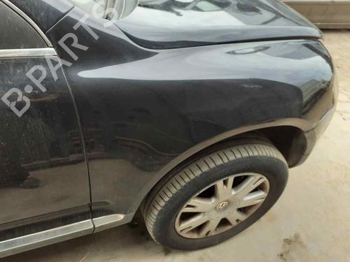 Używane Błotnik przedni prawy VW TOUAREG (7LA, 7L6, 7L7) 2.5 R5 TDI (174 hp) 28571393