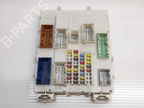 Used Fuse box Fuse box 32496943 32496943