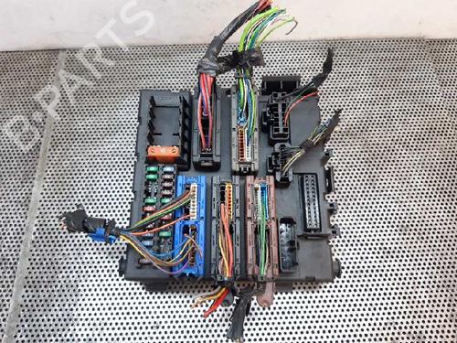 Used Fuse box Fuse box 5932681 5932681