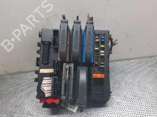 Used Fuse box Fuse box 5236588 5236588