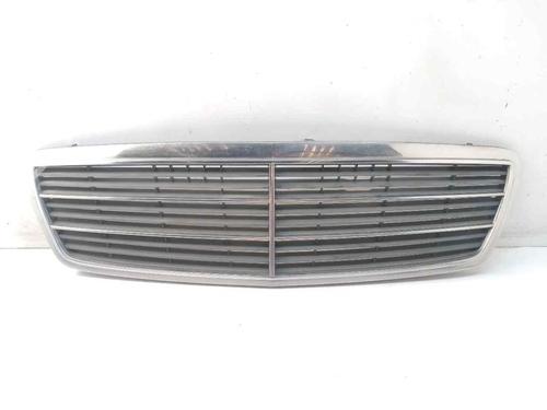 grille-mercedes-benz-c-class-w203-2000-2001-2002-2003-2004-2005-2006-2007-23266071 main image