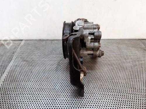 Used Steering pump TOYOTA AVENSIS Estate (_T25_) 2.0 D-4D (CDT250_, CDT250R) (116 hp) 4421306