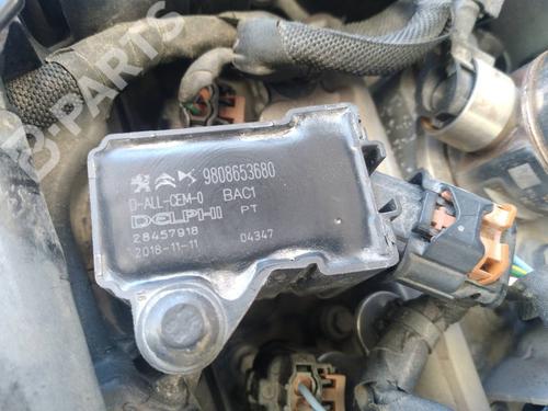 Used Ignition coil Ignition coil PEUGEOT 3008 II SUV (MC_, MR_, MJ_, M4_) 1.2 THP/ PureTech 130 (MRHNSM, MRHNSU, MRHNSJ, MRHNYW,... (131 hp) 8310995 8310995