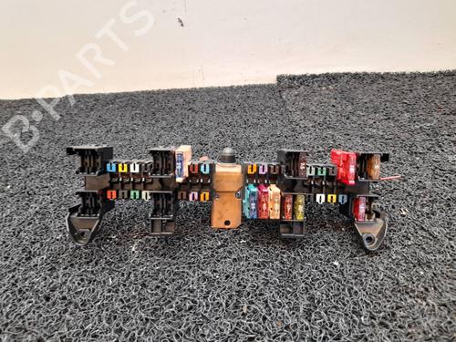 Used Fuse box Fuse box 8230925 8230925