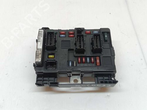 Used Fuse box Fuse box 37517276 37517276