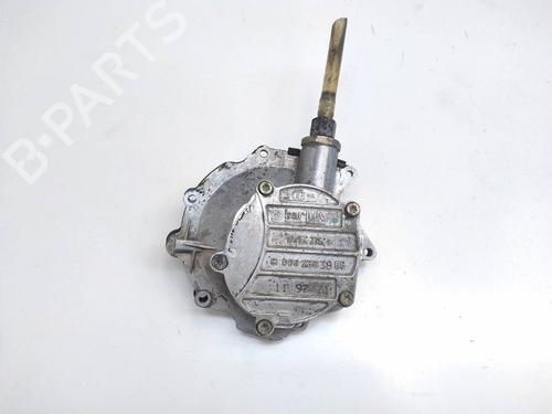 Used Vacuum pump MERCEDES-BENZ VITO Van (W638) 108 D 2.3 (638.064, 638.068) (79 hp) 18642455
