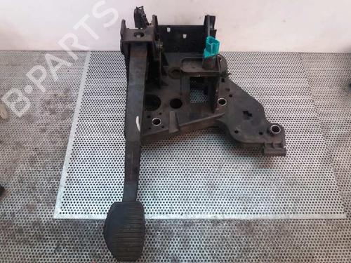 Used Clutch pedal Clutch pedal 8767922 8767922