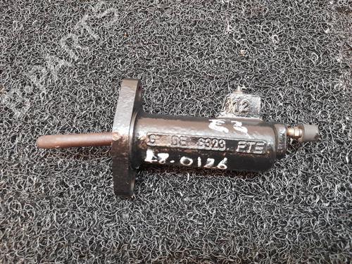 Used Clutch slave cylinder Clutch slave cylinder PORSCHE 944 2.5 (163 hp) 14034318 14034318