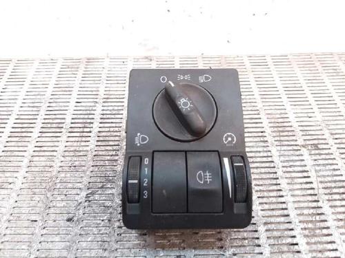 Used Headlight switch Headlight switch OPEL CORSA C (X01) 1.2 (F08, F68) (75 hp) 1357132 1357132