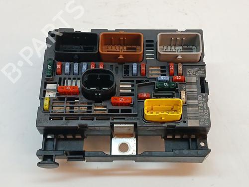 Used Fuse box Fuse box 37265855 37265855
