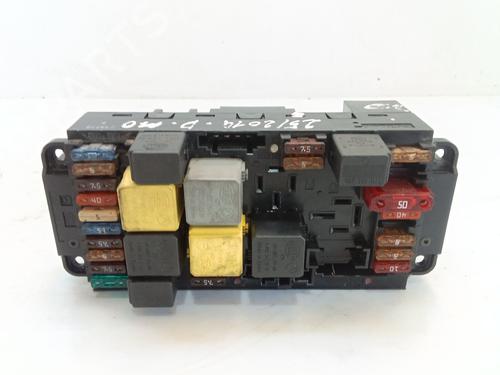 Used Fuse box Fuse box 37265860 37265860