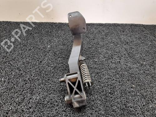 Used Clutch pedal Clutch pedal 8768332 8768332