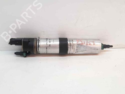 Used Fuel pump BMW 3 (F30, F80) 318 d (143 hp) 17649137