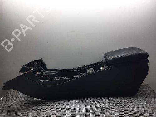 Used Armrest / Center console Armrest / Center console 7152132 7152132