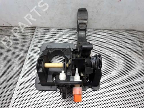 Used Clutch pedal Clutch pedal 8768235 8768235