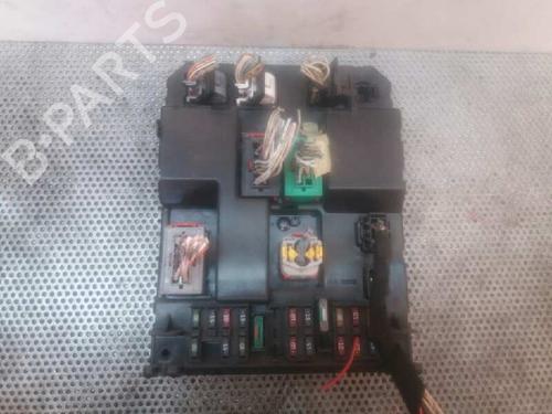 Used Fuse box Fuse box 1439807 1439807
