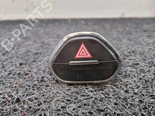 warning-switch-opel-corsa-e-x15-39419275-10340301-2014-6137376 main image