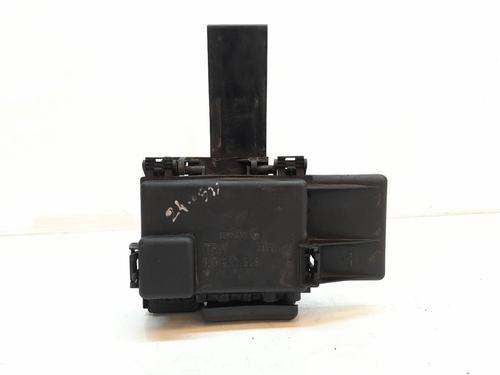 Used Fuse box Fuse box 32496906 32496906