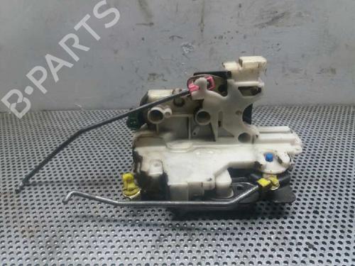 Used Front left lock NISSAN PICK UP (D22) 2.5 TD 4WD (103 hp) 2277080