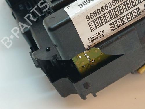 Fuse box PEUGEOT 807 (EB_) 2.2 HDi | BP36775259E1 - Image 2