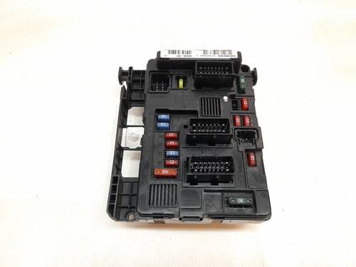 Used Fuse box Fuse box 32335888 32335888