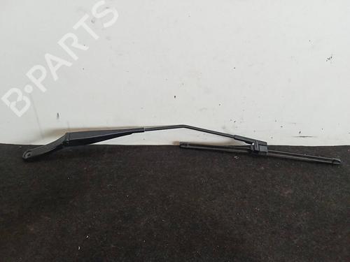 Used Front windshield wiper arm ALFA ROMEO 147 (937_) 1.6 16V T.SPARK ECO (937.AXA1A, 937.BXA1A) (105 hp) 4433063