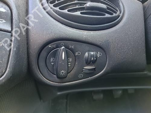 Used Headlight switch FORD FOCUS I (DAW, DBW) [1998-2009]  32303077