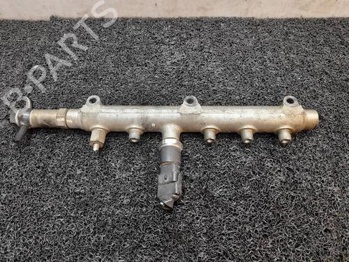 Used Injection rail Injection rail 4421916 4421916